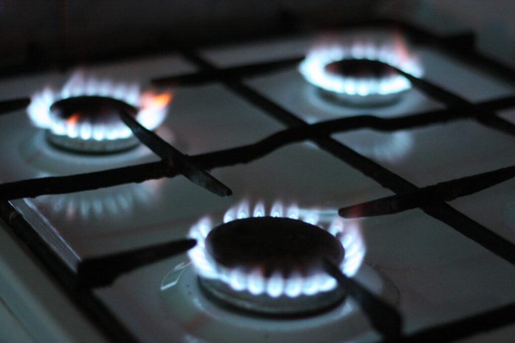 Price cap to rise £800 in October leaving millions in fuel poverty