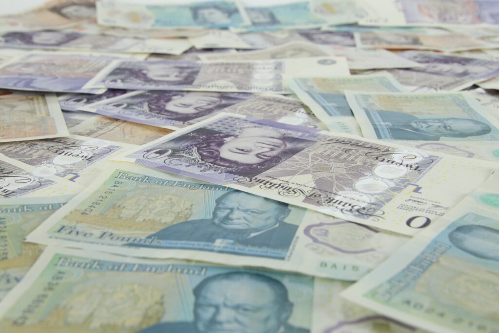 Bank of England raises interest rates to 1.25% to combat inflation