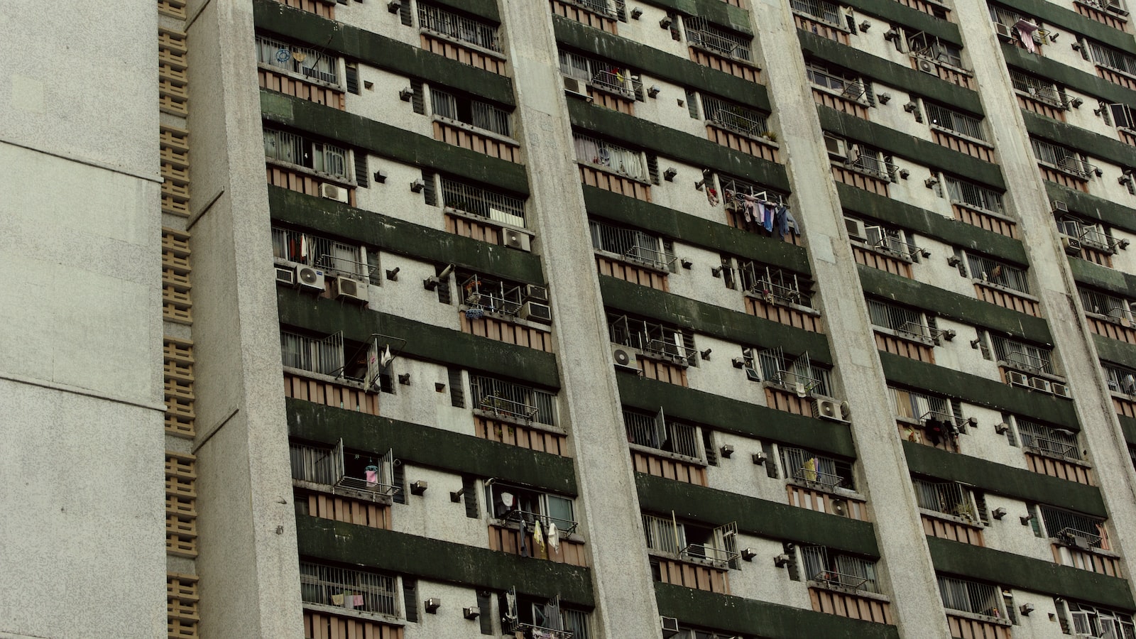 Government announces plans to rein in social housing rent rises